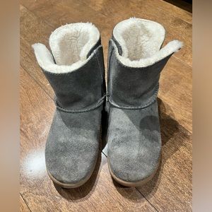 Girls size 12 UGG Sherpa lined winter boots grey